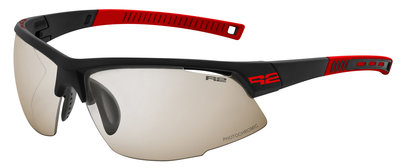 R2 Racer AT063W sportovní sluneční brýle černá/červená